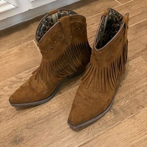 🔥 fringe cowboy boots!